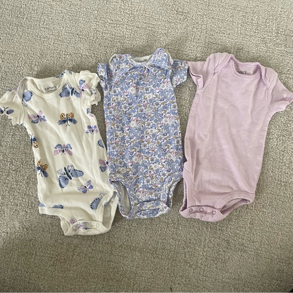 Baby Girl Carter’s Onesie Bundle - 6M. - Picture 1 of 2